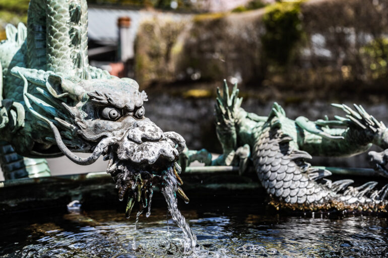 The dragon fountain in front of Rinnoji Temple