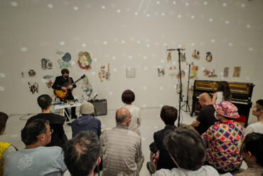 Shin'ichi Isohata 磯端伸 (guitar) & sara (piano, perc.) performing at the closing reception for Chie Matsui's exhibition 置き去られた鏡 The Forsaken Mirror at Gallery Nomart, Osaka, 4/20/24