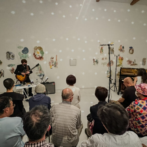 Shin'ichi Isohata 磯端伸 (guitar) & sara (piano, perc.) performing at the closing reception for Chie Matsui's exhibition 置き去られた鏡 The Forsaken Mirror at Gallery Nomart, Osaka, 4/20/24